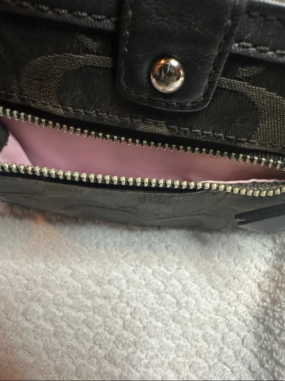 COACH Black Signature Compact Wallet with Pink Interior - Picture 6 of 6